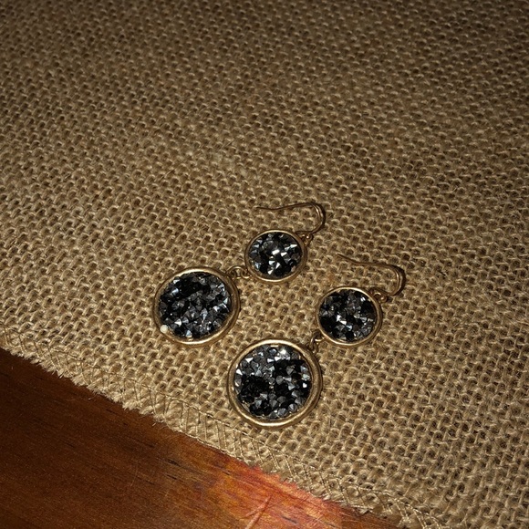 Black/Silver/Gold tiered earrings - Picture 2 of 2